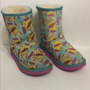 LIMITED EDITION COMIC PRINT UGG BOOTS YOUTH SIZE 4